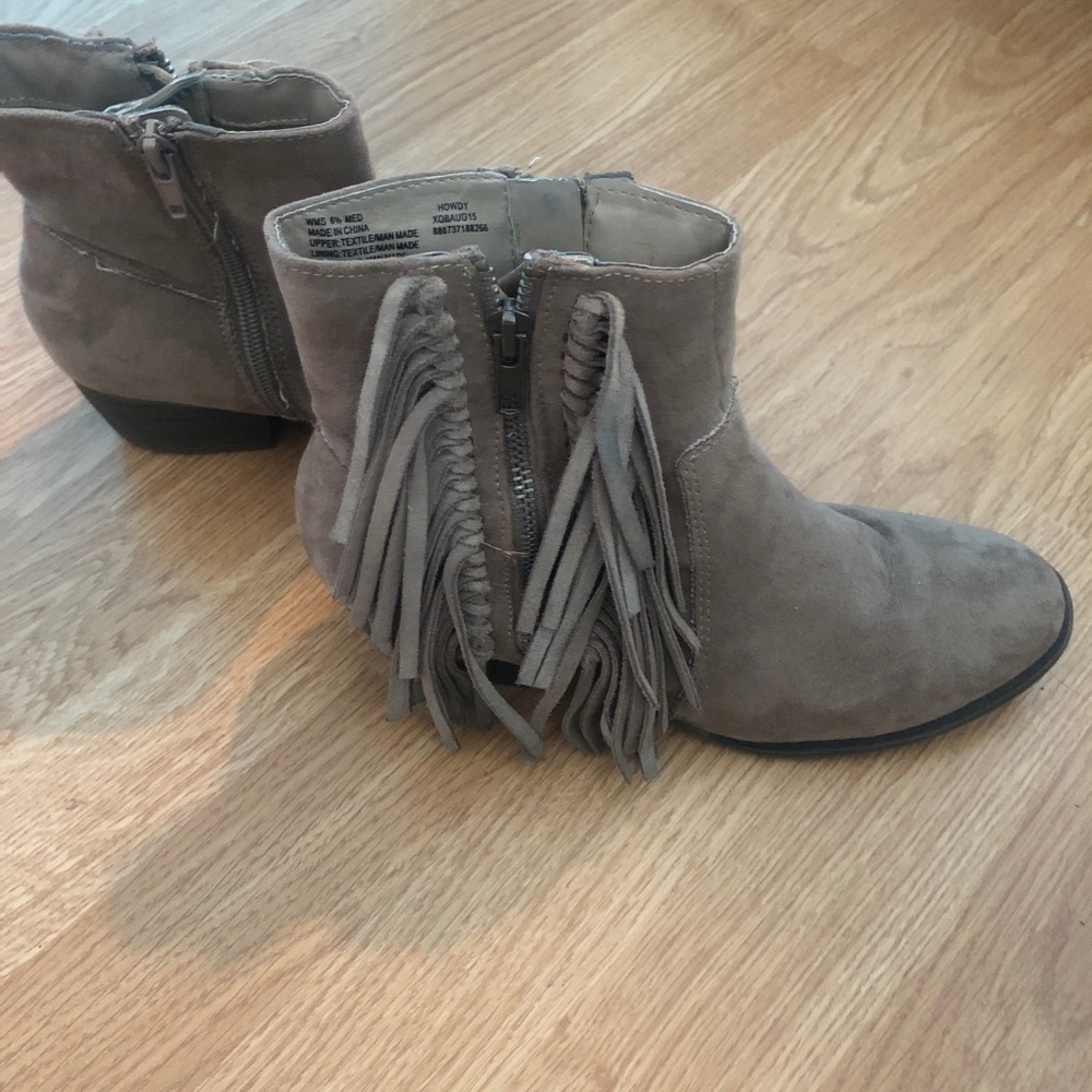 Ankle fringe boots